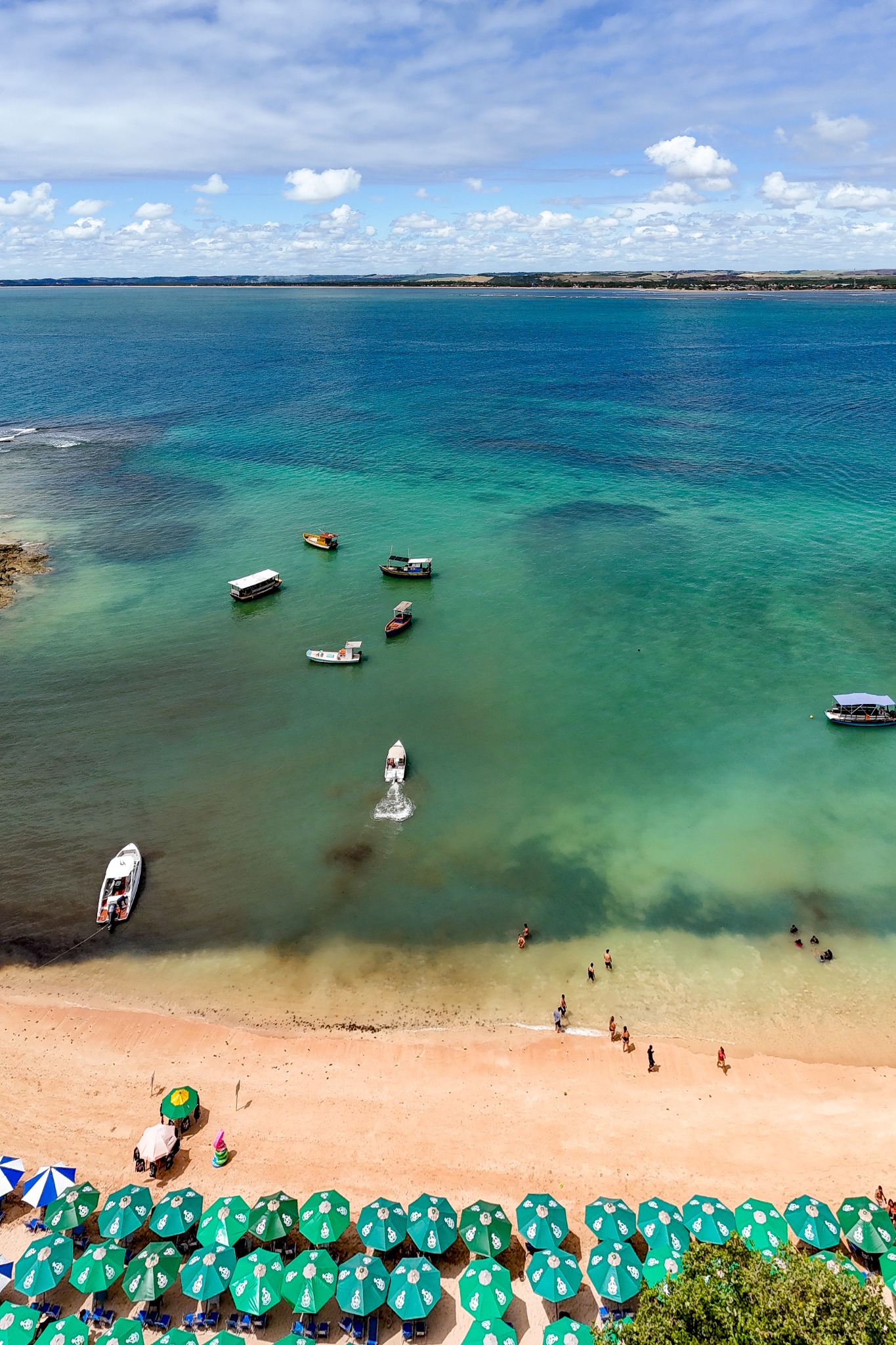 Barcos na enseada